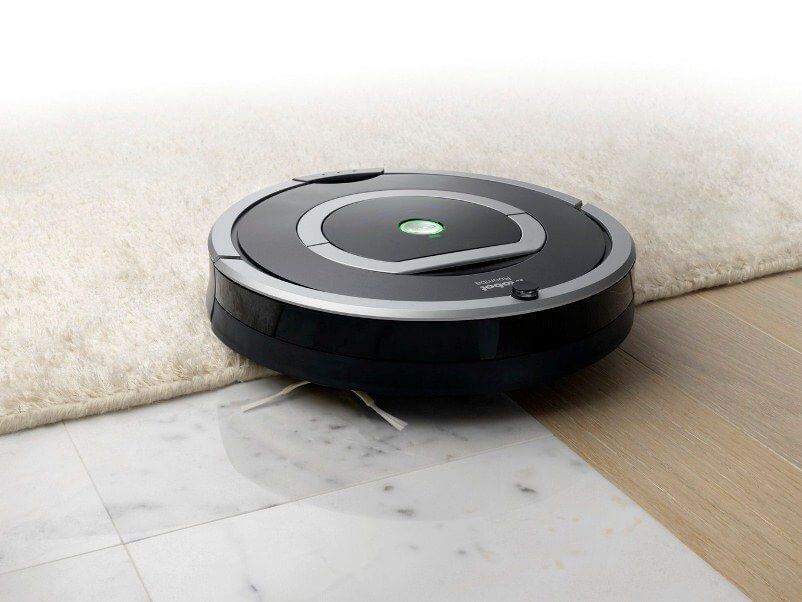 Le robot se déplace sur le tapis Le robot se déplace sur le tapis