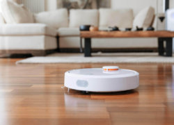 Choisir un aspirateur robot pour les surfaces dures (stratifié, parquet, carrelage)