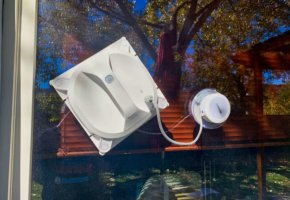 Ecovacs Winbot X : Un robot lave-vitres sans fil doté d’un système de sécurité unique