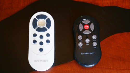 Comparaison de la télécommande avec la RS700