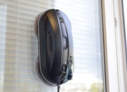 Hobot 388 Ultrasonic : Un robot lave-vitres doté d'un système de pulvérisation d'eau unique