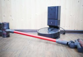 Quel est le meilleur choix : un aspirateur robot ou un aspirateur vertical ?