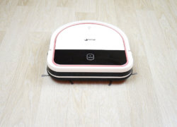 iBoto Smart N520GT Aqua : Un aspirateur robot abordable qui nettoie mieux dans les coins.