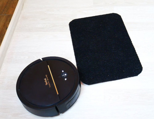 Robot et tapis noir Robot et tapis noir