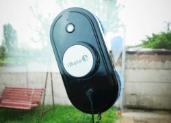 iBoto Win 389 Ultrasonic : Un robot nettoyeur de vitres avec pulvérisateur