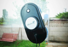 iBoto Win 389 Ultrasonic : Un robot nettoyeur de vitres avec pulvérisateur