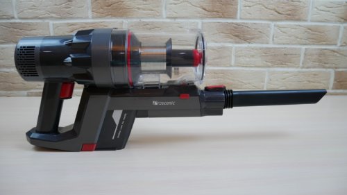 Aspirateur avec embout pour les fentes