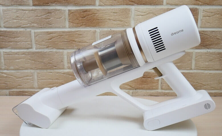 Aspirateur avec accessoire de nettoyage de meubles