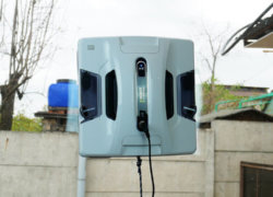 Hobot 2S Ultrasonic : Un robot lave-vitres doté d'un système de distribution de fluide double