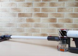 RedRoad V17 : Aspirateur vertical avec double brosse turbo et ensemble complet d’accessoires