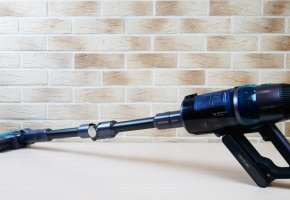 Cecotec Conga Rockstar 1500 Ultimate ErgoWet : l'aspirateur vertical le plus puissant, livré dans un kit complet.