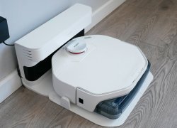 Xiaomi Smartmi A1 : Un aspirateur robot qui se nettoie tout seul pendant son cycle de nettoyage.