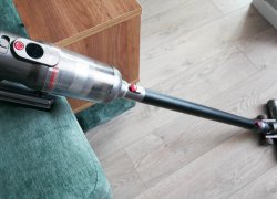 PUPPYOO T12 Plus Rinse : Un aspirateur vertical puissant avec une polisseuse de sol et un accessoire de ramassage de poussière efficace