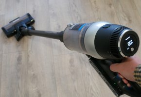 Redmond RV-UR375 : Aspirateur vertical avec suralimentation automatique pour tapis