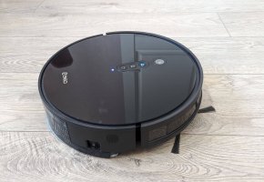 360 P7 : Un aspirateur robot abordable avec une caméra pour la navigation et le nettoyage humide.