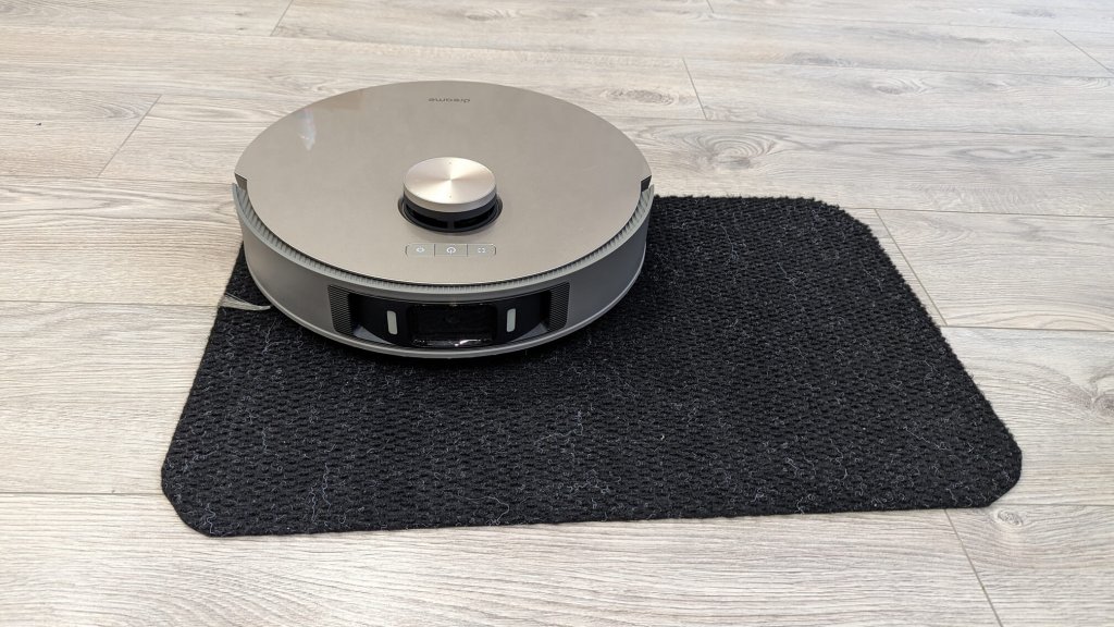 Dreame Bot X10 Pro : Conduite sur surfaces noires