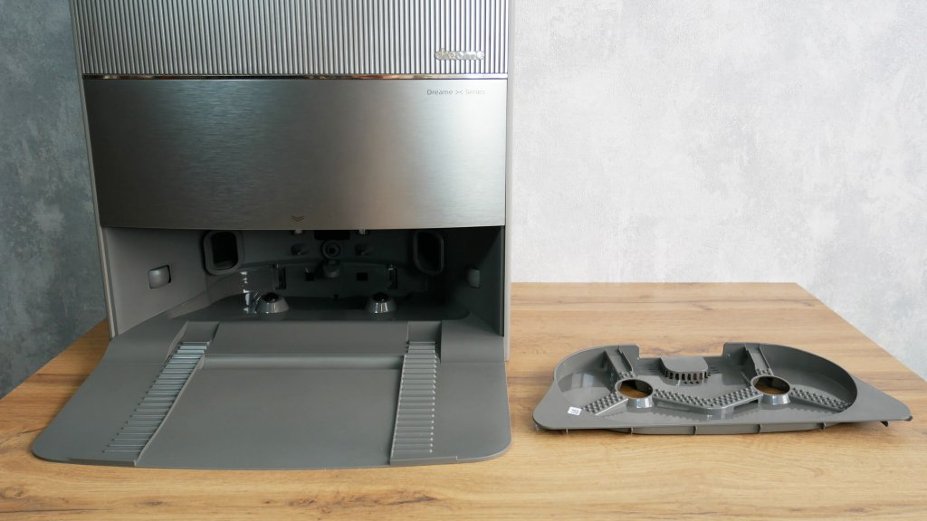 Dreame Bot X10 Pro : Plateau amovible dans la station