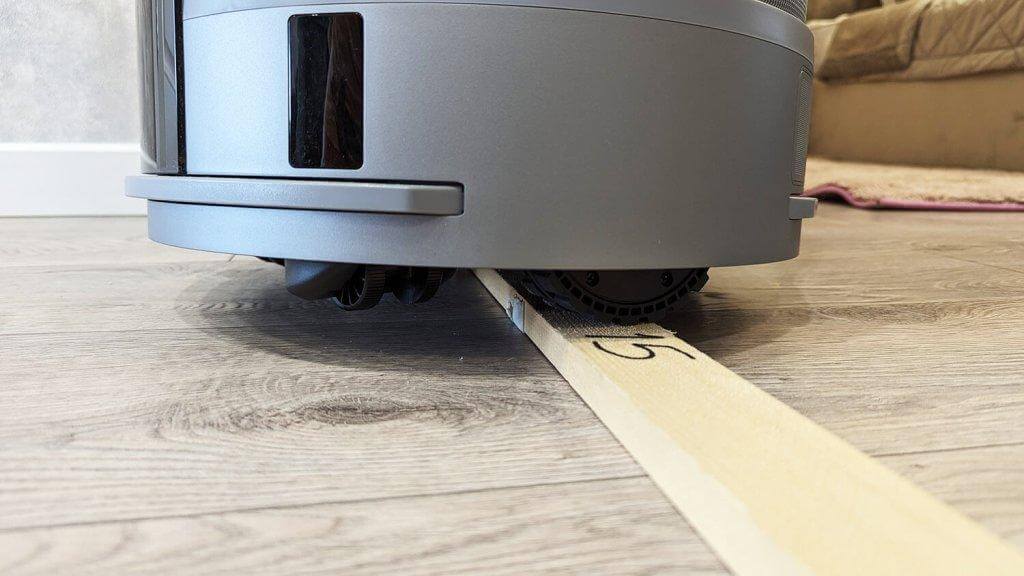 ECOVACS AIRBOT Z1 : capacité tout-terrain