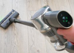 Dreame V16s : Aspirateur vertical avec accessoire de polissage et éclairage de la zone de nettoyage