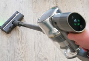 Dreame V16s : Aspirateur vertical avec accessoire de polissage et éclairage de la zone de nettoyage