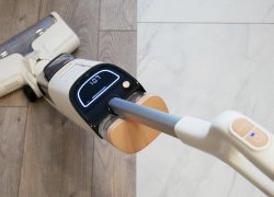 Joyami JW1 : aspirateur vertical autonettoyant avec lampe UV