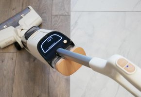 Joyami JW1 : aspirateur vertical autonettoyant avec lampe UV