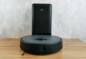 Eufy Clean X8 Pro : Un aspirateur robot puissant doté d’une turbobrosse autonettoyante et d’un bac à poussière.