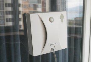 Neatsvor W10 : Un robot lave-vitres abordable avec alimentation en eau automatique