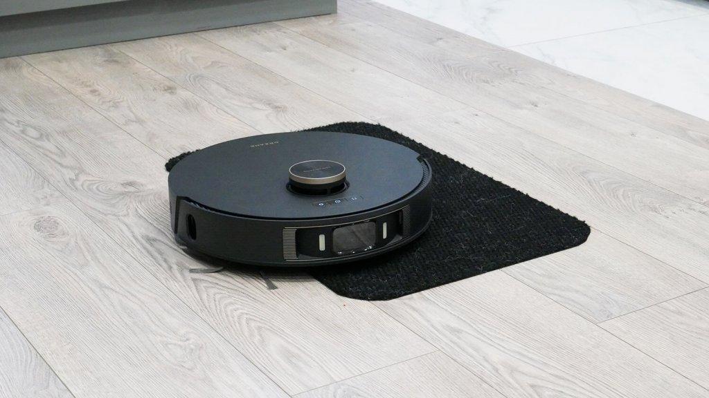Dreame Bot L30 Ultra : Conduite sur surfaces noires