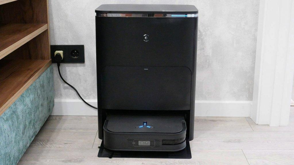 Ecovacs Deebot X2 PRO : Robot sur station