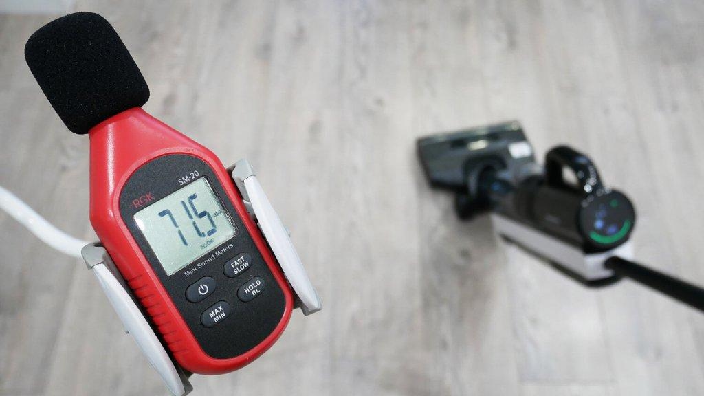 REDMOND MultiClean RV-UR390 : Niveau sonore