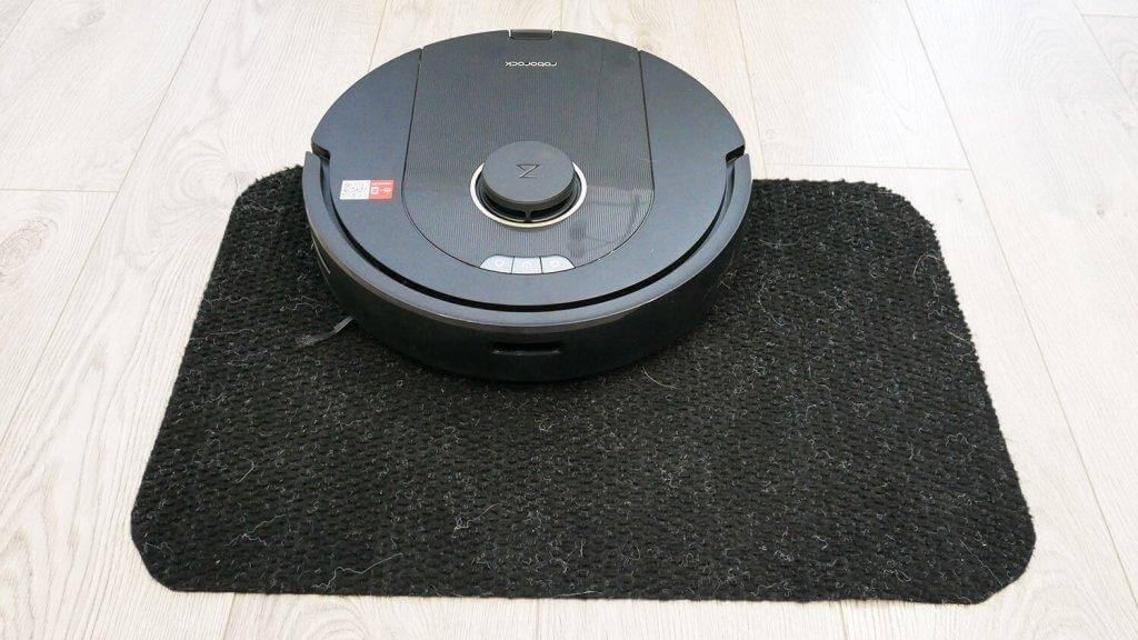 Roborock Q5 Pro+ : Conduite sur surfaces noires