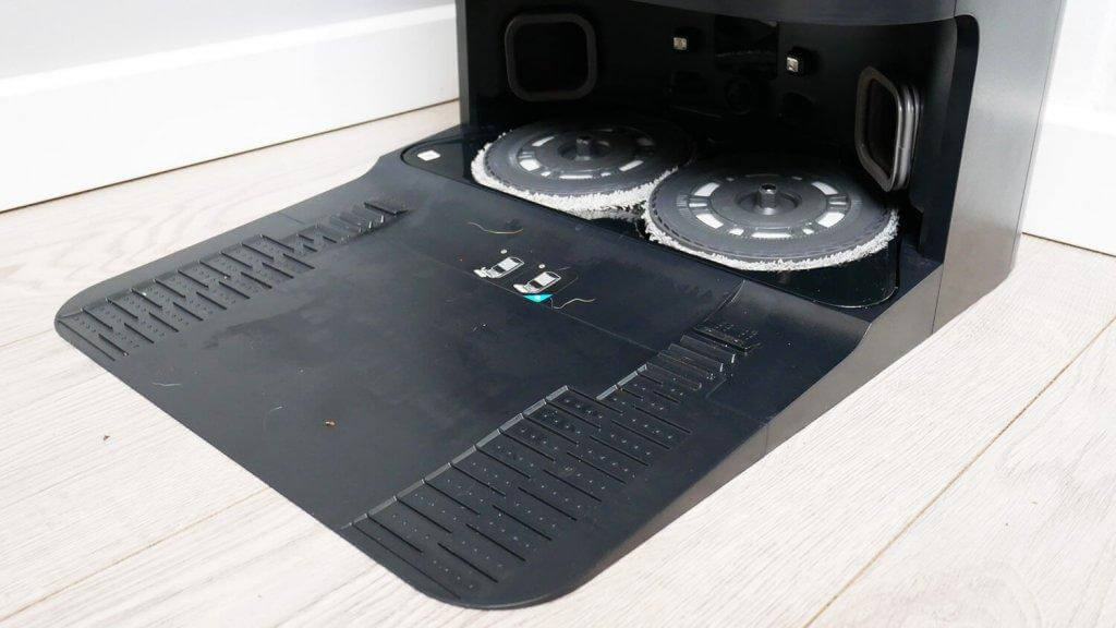 Dreame Bot X30 Pro : Détacher les lingettes à la station