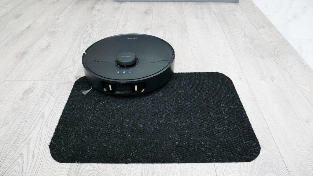 Dreame Bot X30 Pro : Conduite sur surfaces noires