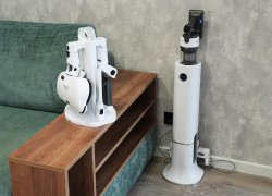 Clever&Clean HV-550 Pro : aspirateur vertical autonettoyant avec accessoire de polissage et accessoires inclus.
