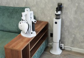 Clever&Clean HV-550 Pro : aspirateur vertical autonettoyant avec accessoire de polissage et accessoires inclus.
