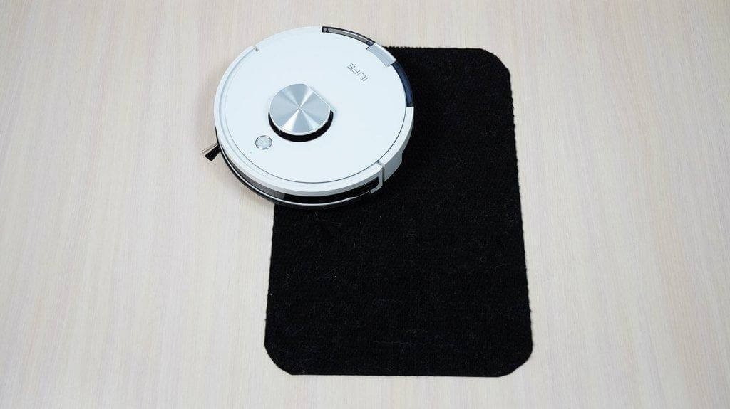 iLIFE L100 : Conduite sur chaussée noire
