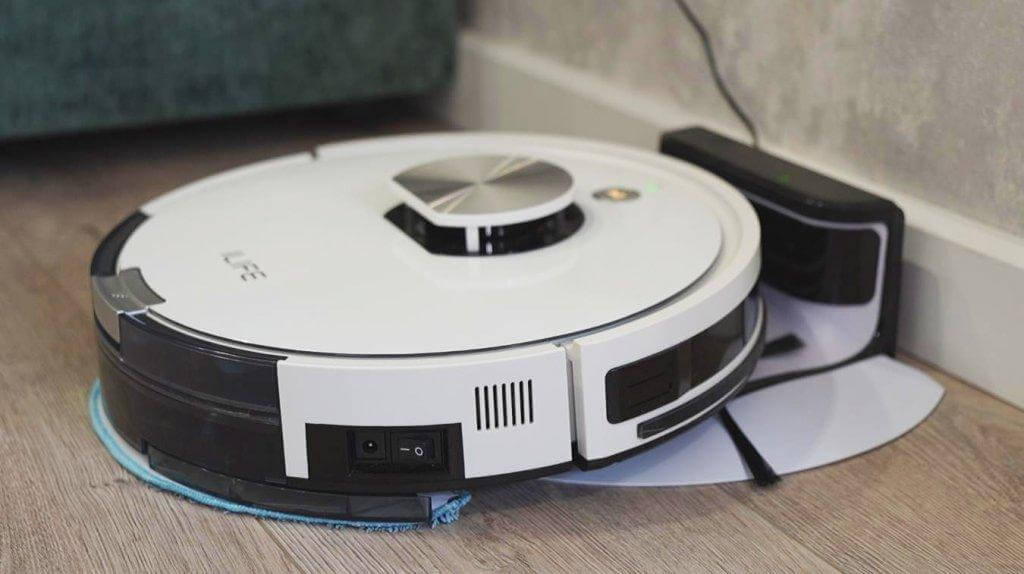 Aspirateur robot en charge