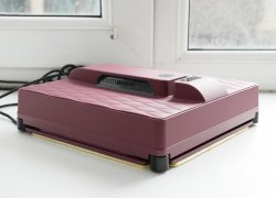 Gadget R100 : Un robot nettoyeur de vitres fin et de forme carrée