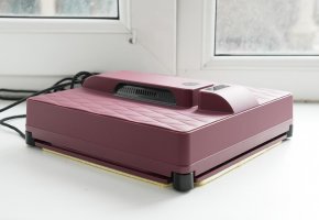 Gadget R100 : Un robot nettoyeur de vitres fin et de forme carrée