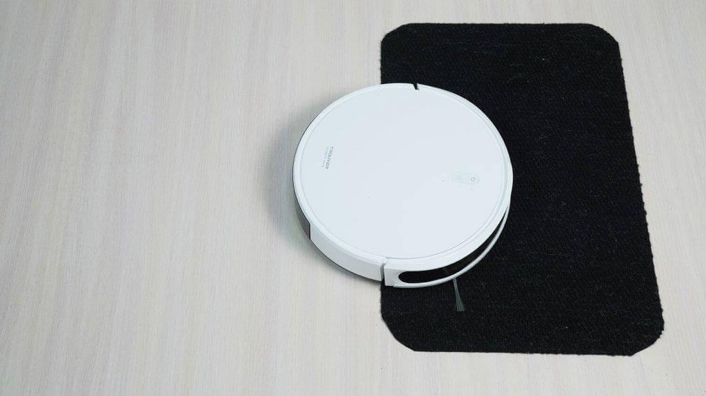 Dreame Trouver M1 : Conduire sur des surfaces noires