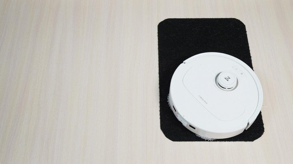 Roborock Qrevo MaxV : Conduite sur surfaces noires