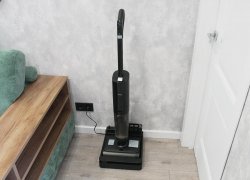 REMEZ IQSelf+ : un aspirateur vertical à double rouleau avec modes SMART