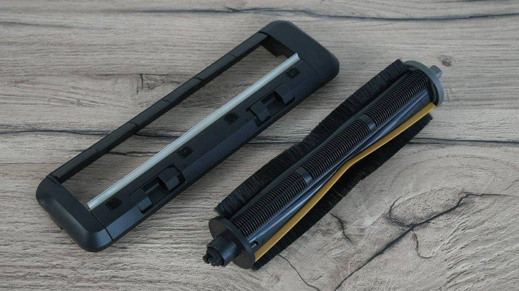 Dreame Bot X40 Pro : Brosse centrale avec lames
