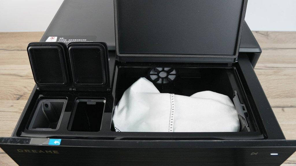 Dreame Bot X40 Pro : Sac et bacs dans la station