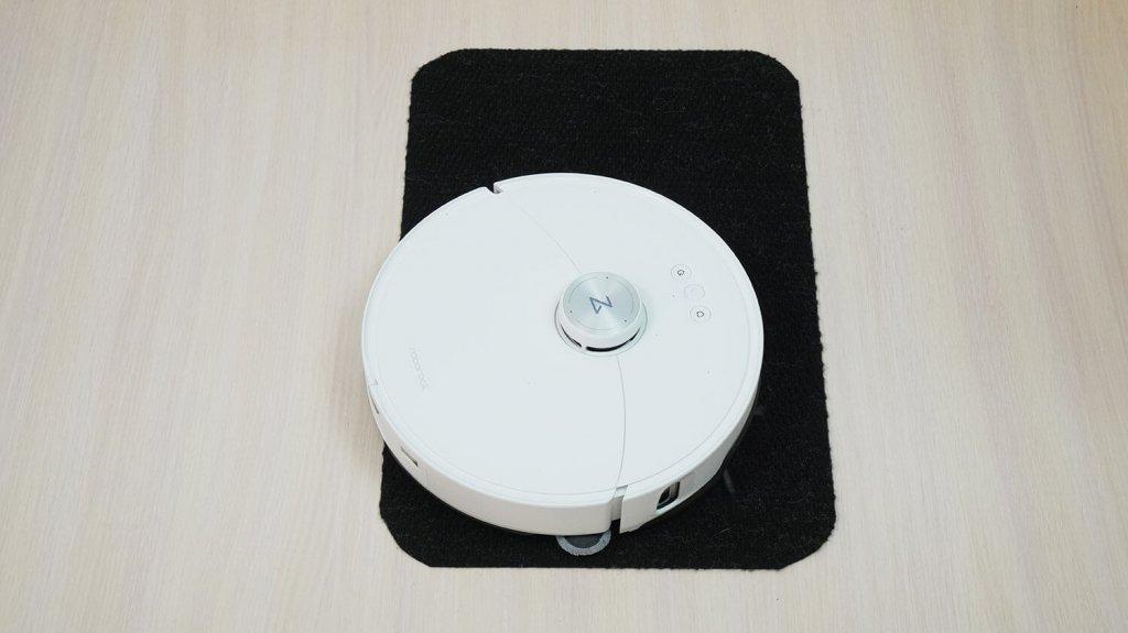 Roborock S8 MaxV Ultra : Conduite sur surfaces noires