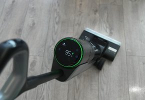 Dreame H13 Pro : zone de nettoyage éclairée, rouleau autonettoyant à l'eau chaude, puissance de 18 000 Pa !