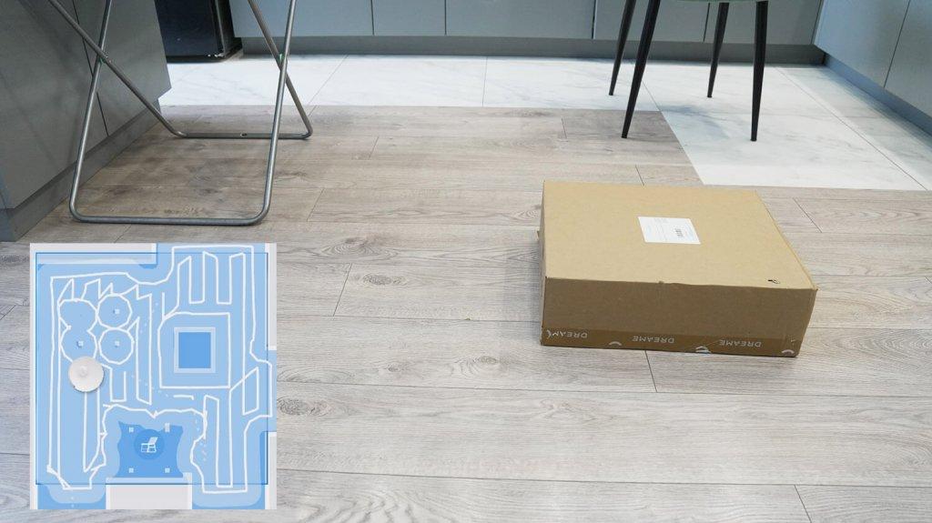 Roborock S8 Max Ultra : Navigation dans une pièce avec des obstacles