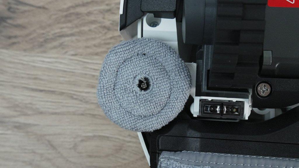 Roborock S8 Max Ultra : Chiffon de nettoyage supplémentaire sur le bord