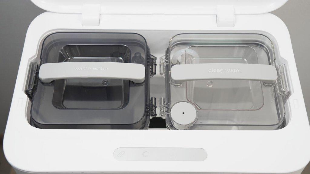 Midea VCR V12 : Réservoirs en station